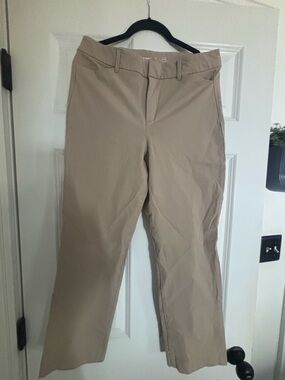 Old Navy Women’s Khaki Pixie Pants - Light Tan
